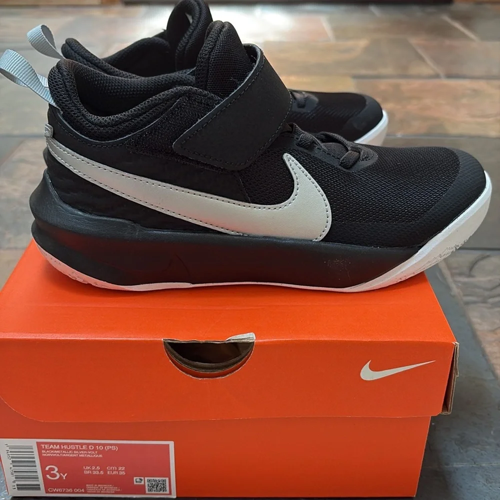 Nike Team Hustle D10 PS- Size 3y - Picture 4 of 8